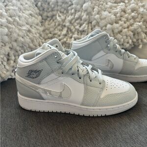 Grey Camo Jordan 1 Mid